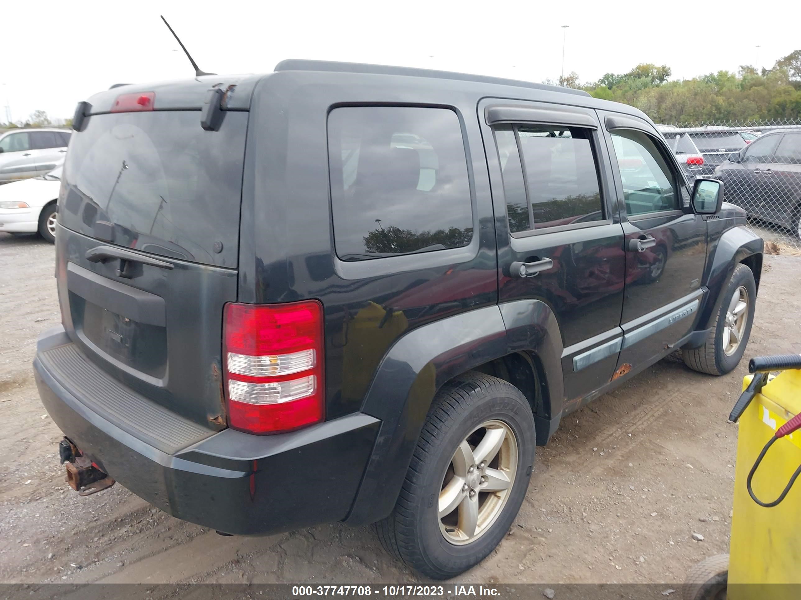 Photo 3 VIN: 1J8GN28K69W548234 - JEEP LIBERTY (NORTH AMERICA) 