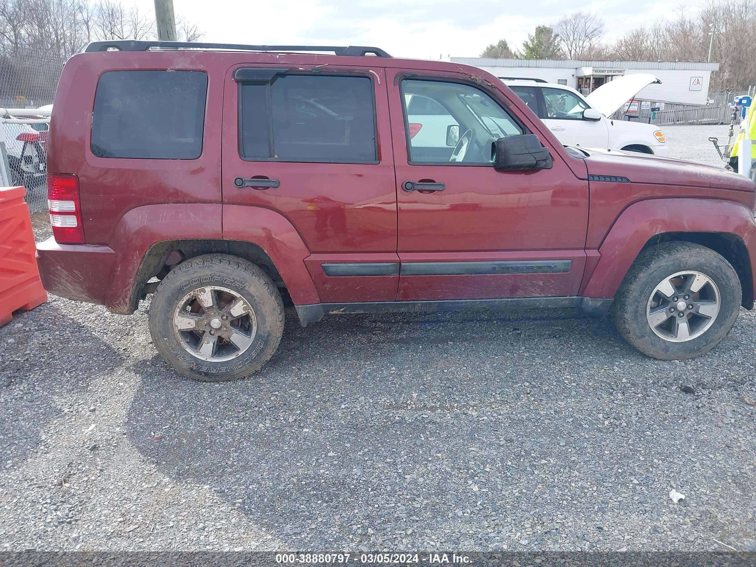 Photo 12 VIN: 1J8GN28K78W133373 - JEEP LIBERTY (NORTH AMERICA) 