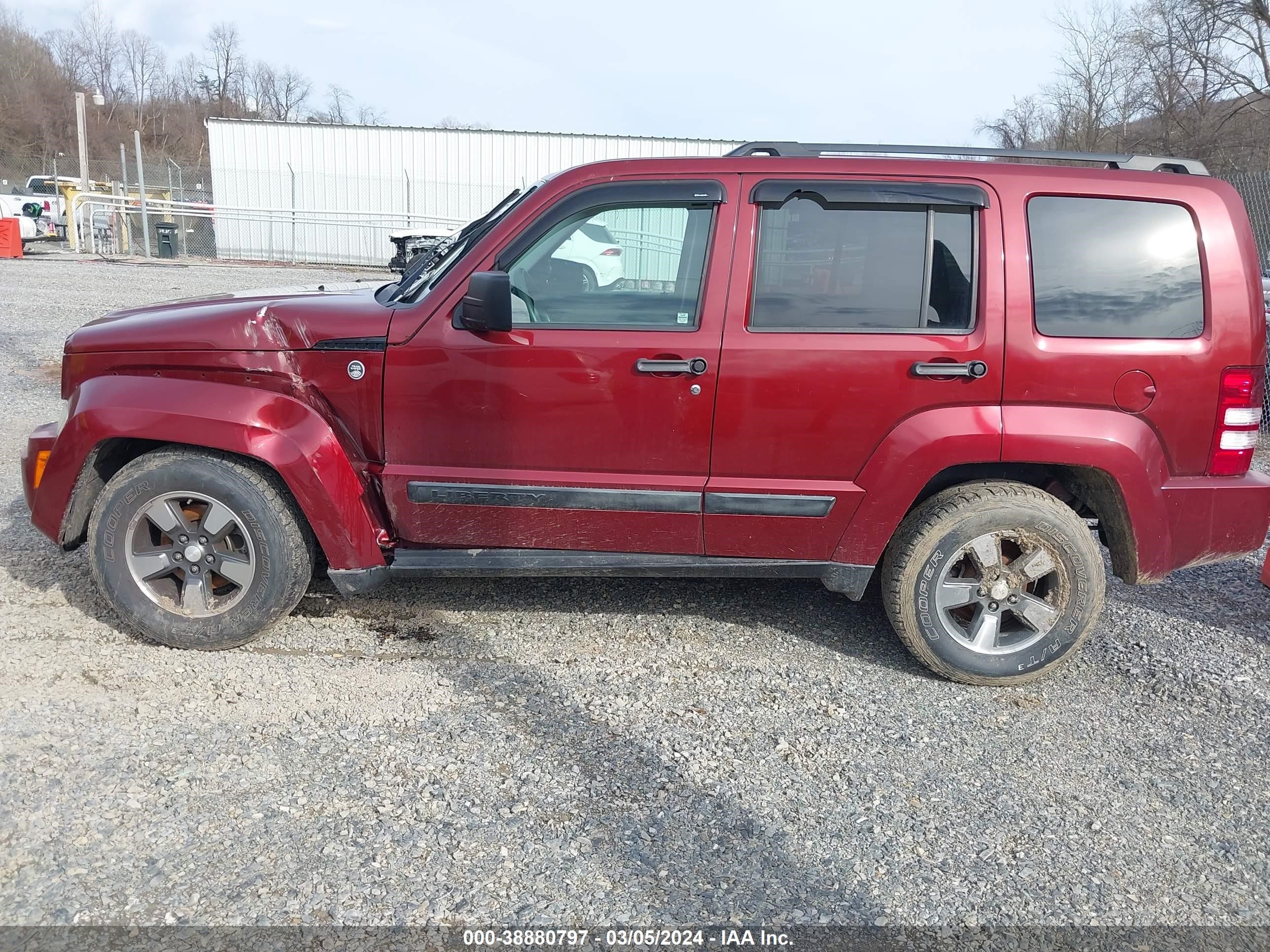 Photo 13 VIN: 1J8GN28K78W133373 - JEEP LIBERTY (NORTH AMERICA) 