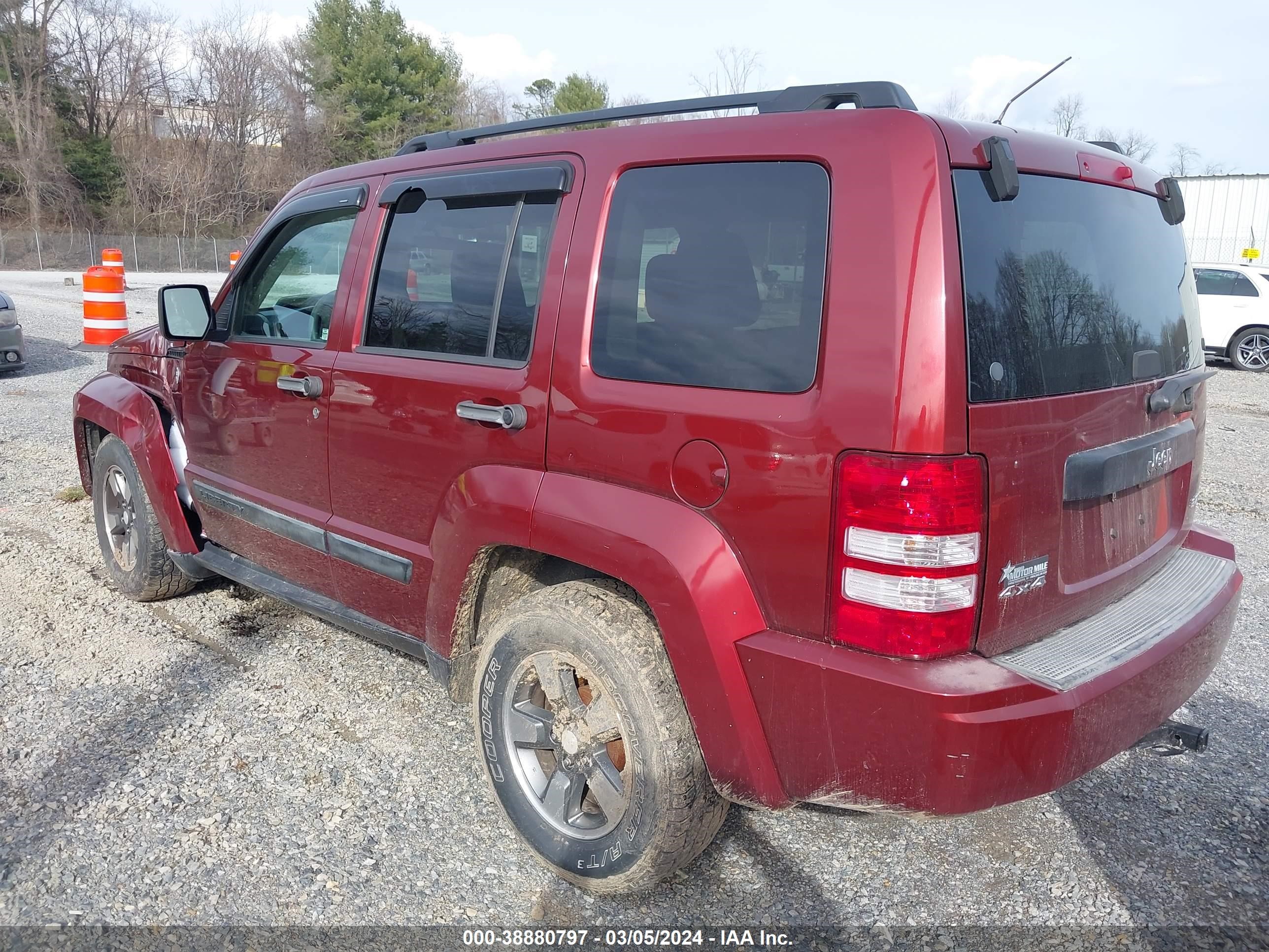 Photo 2 VIN: 1J8GN28K78W133373 - JEEP LIBERTY (NORTH AMERICA) 