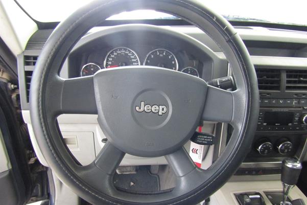 Photo 13 VIN: 1J8GN28K78W169600 - JEEP CHEROKEE 