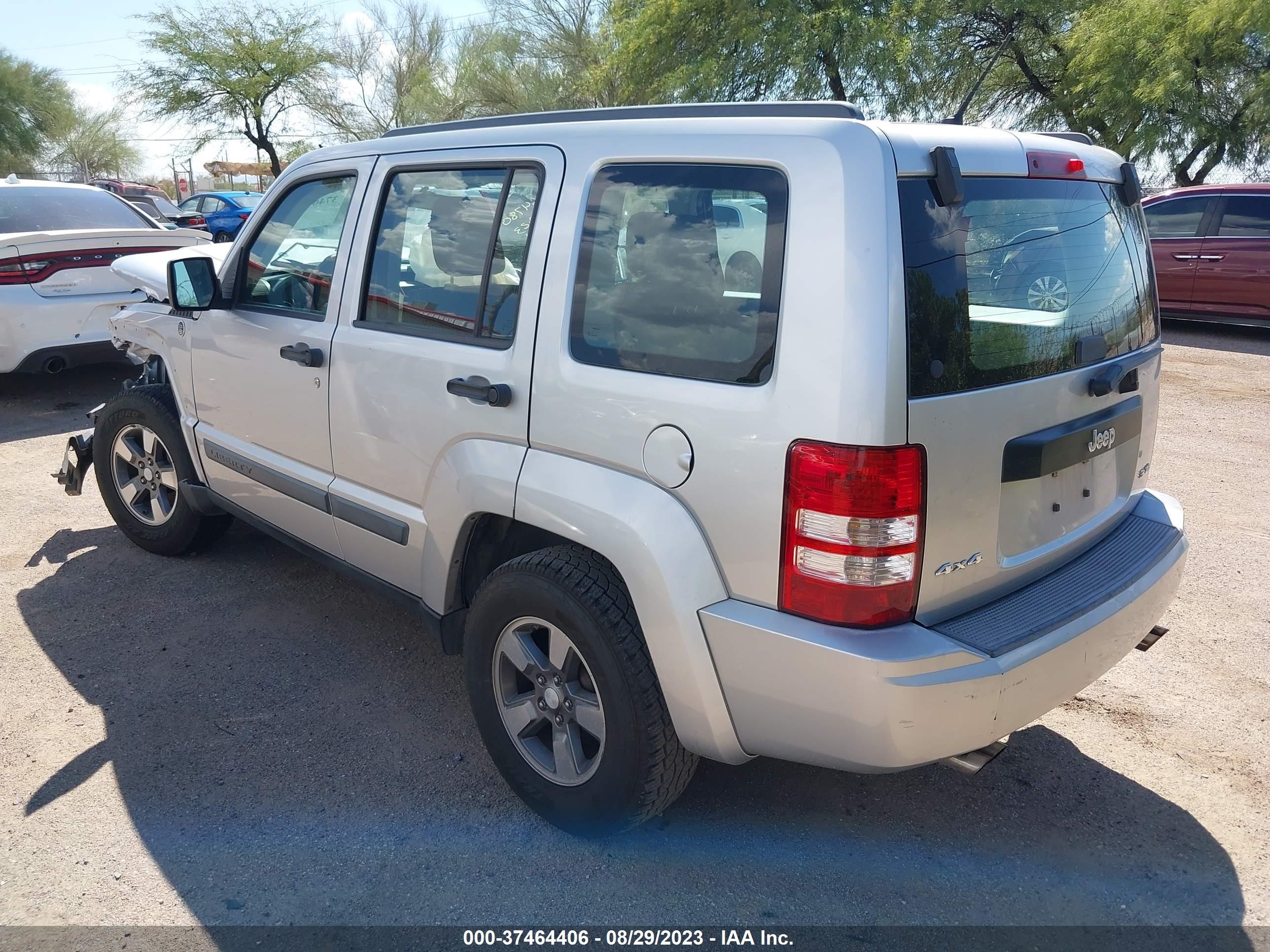 Photo 2 VIN: 1J8GN28K78W240374 - JEEP LIBERTY (NORTH AMERICA) 