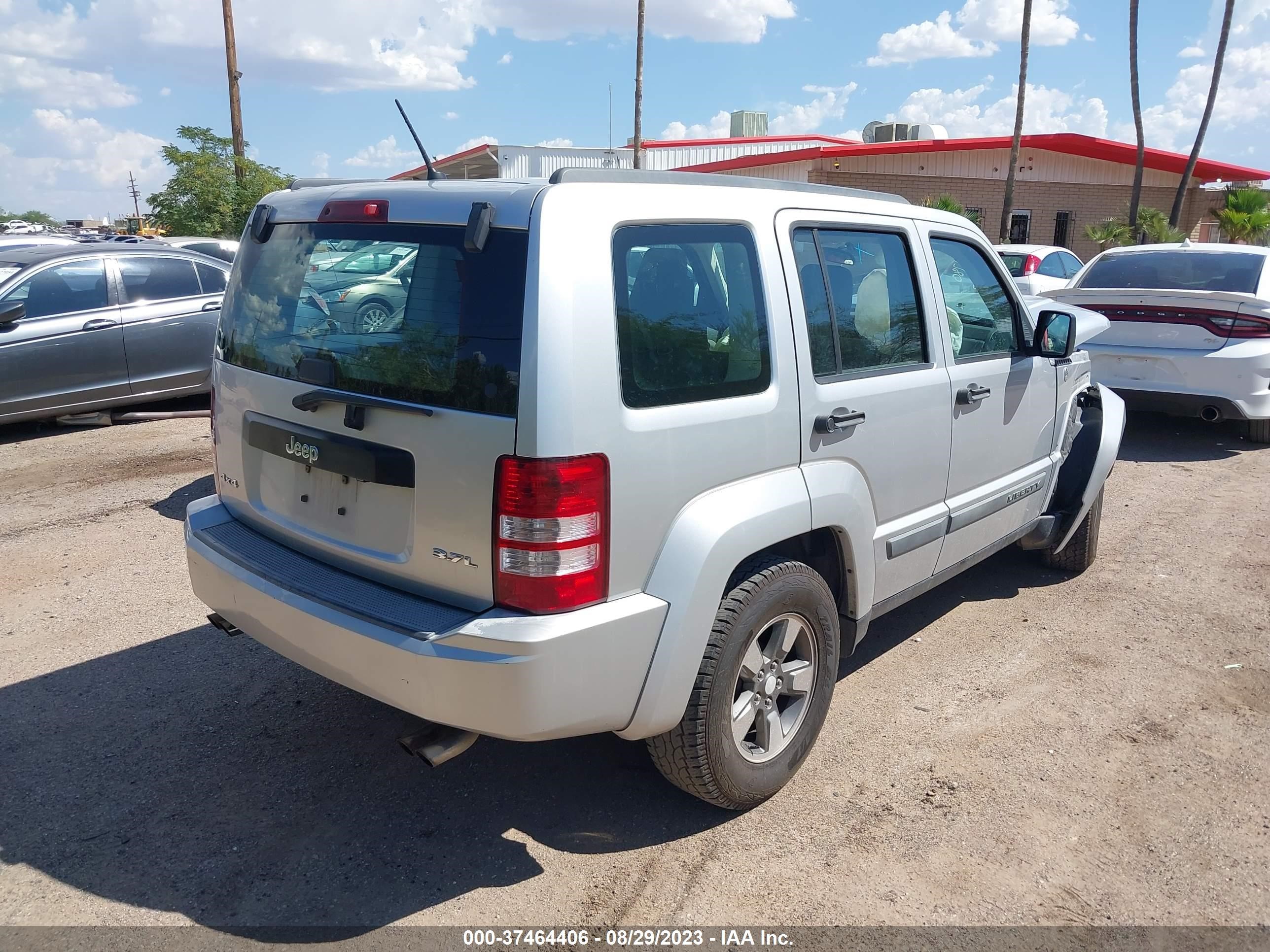 Photo 3 VIN: 1J8GN28K78W240374 - JEEP LIBERTY (NORTH AMERICA) 