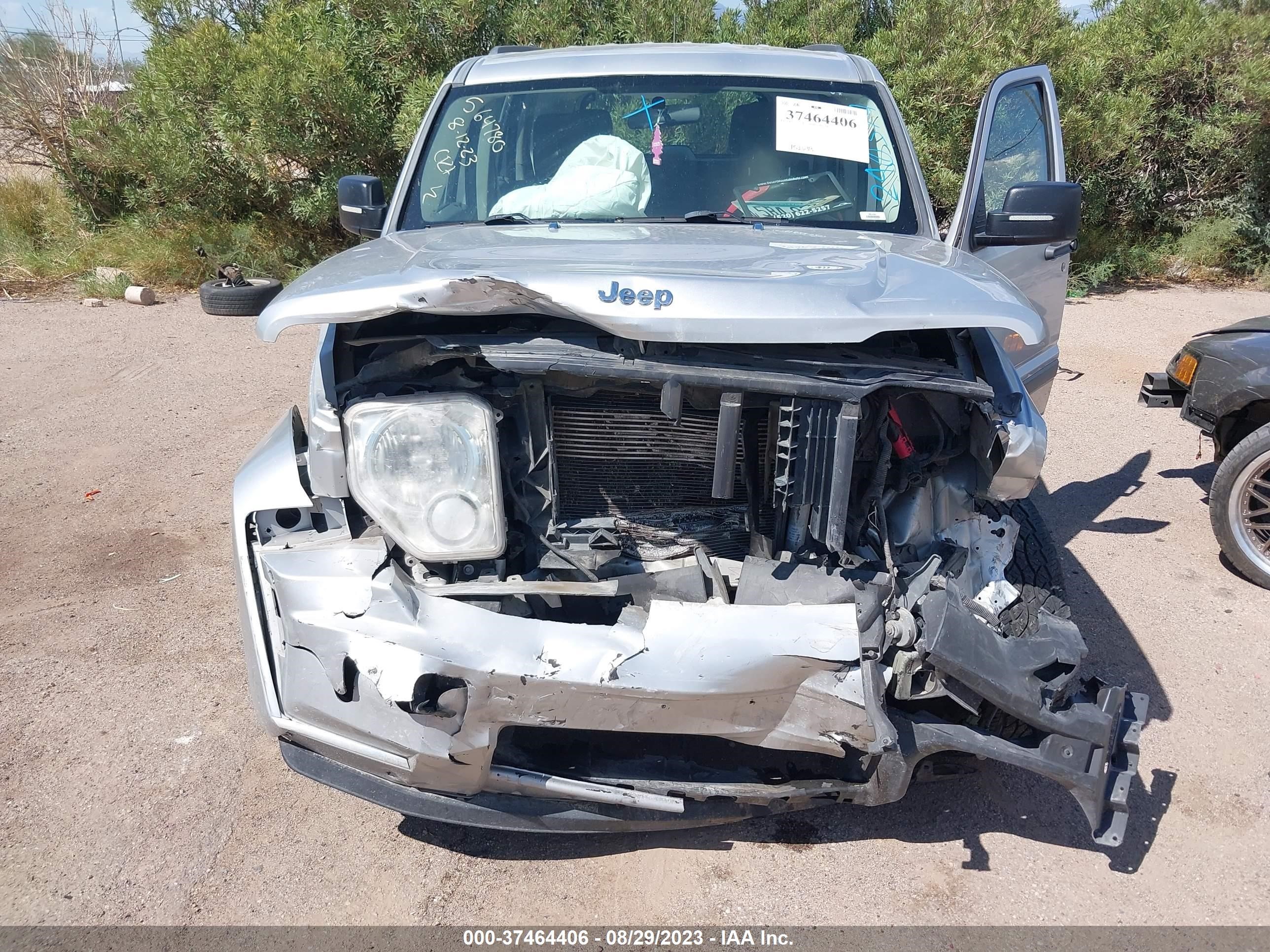 Photo 5 VIN: 1J8GN28K78W240374 - JEEP LIBERTY (NORTH AMERICA) 