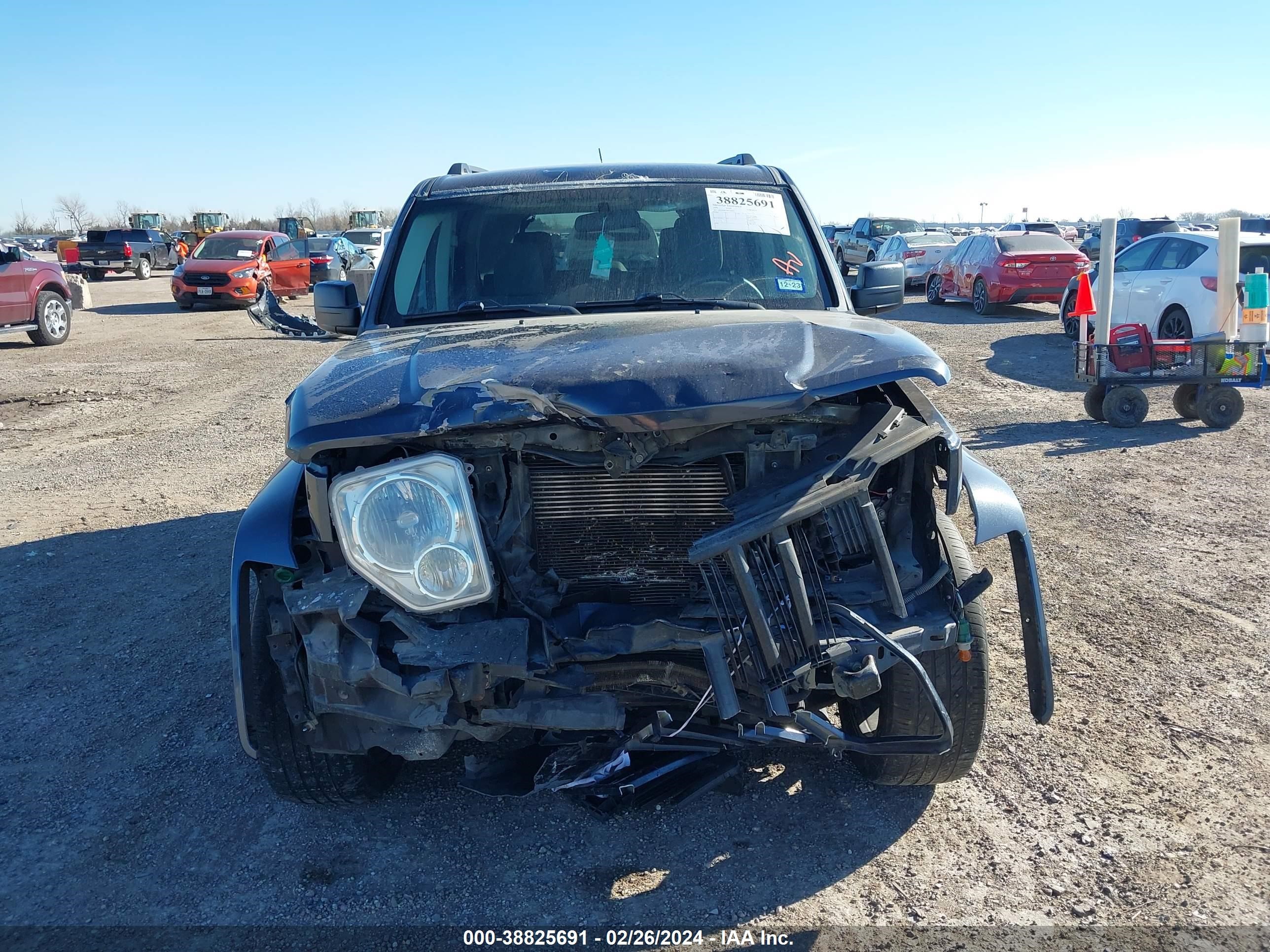 Photo 11 VIN: 1J8GN28K78W260804 - JEEP LIBERTY (NORTH AMERICA) 