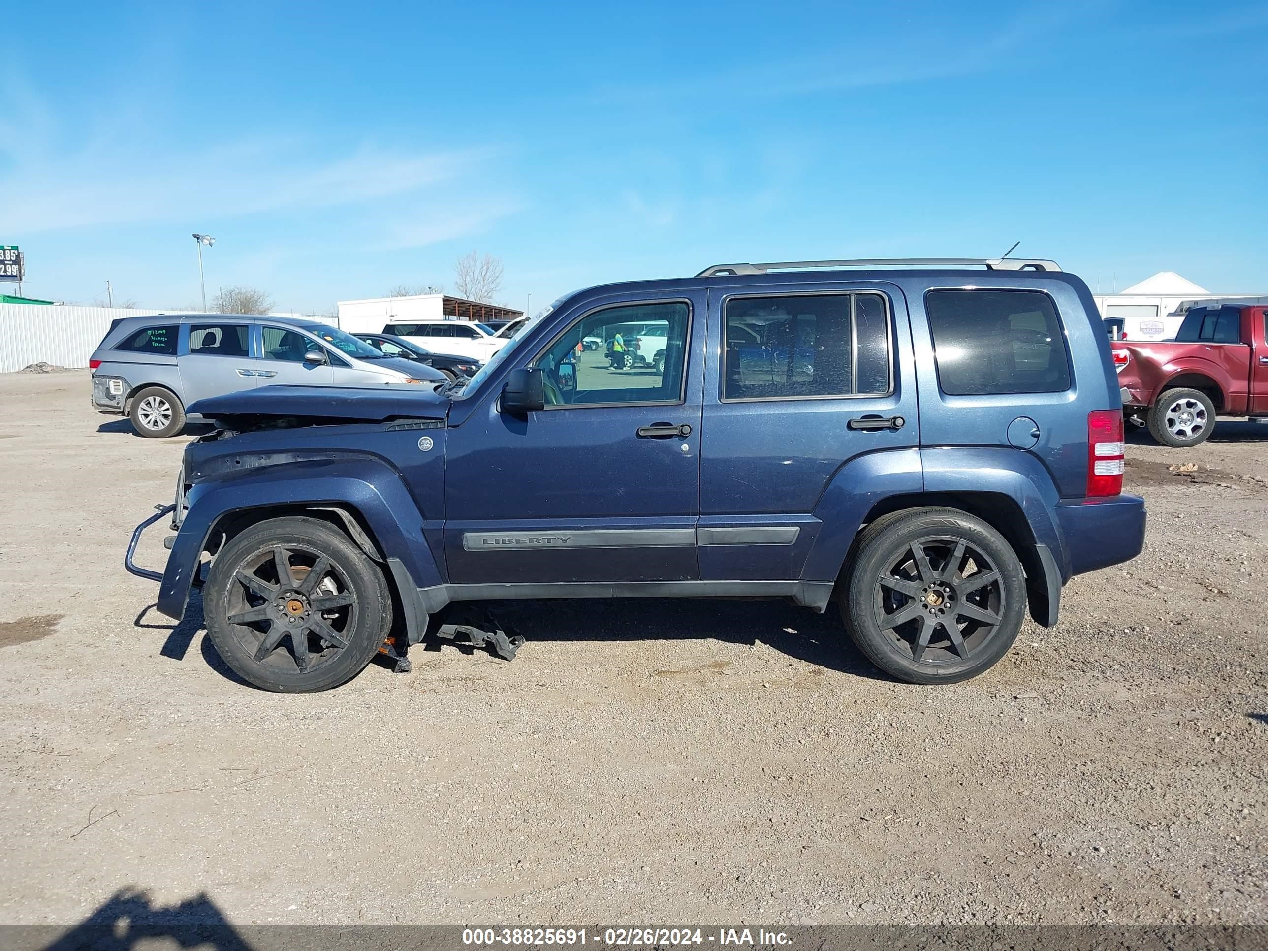 Photo 13 VIN: 1J8GN28K78W260804 - JEEP LIBERTY (NORTH AMERICA) 