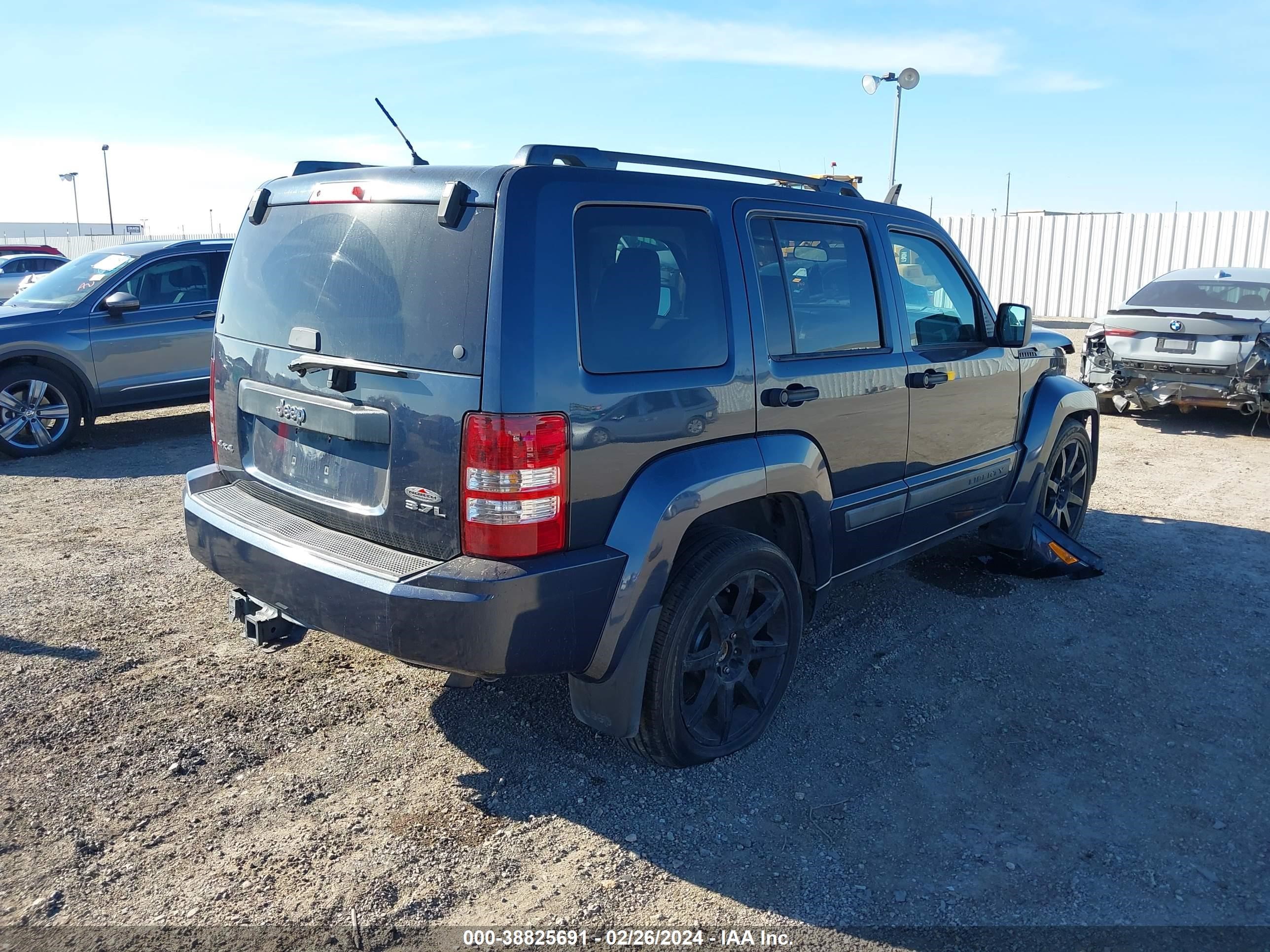 Photo 3 VIN: 1J8GN28K78W260804 - JEEP LIBERTY (NORTH AMERICA) 