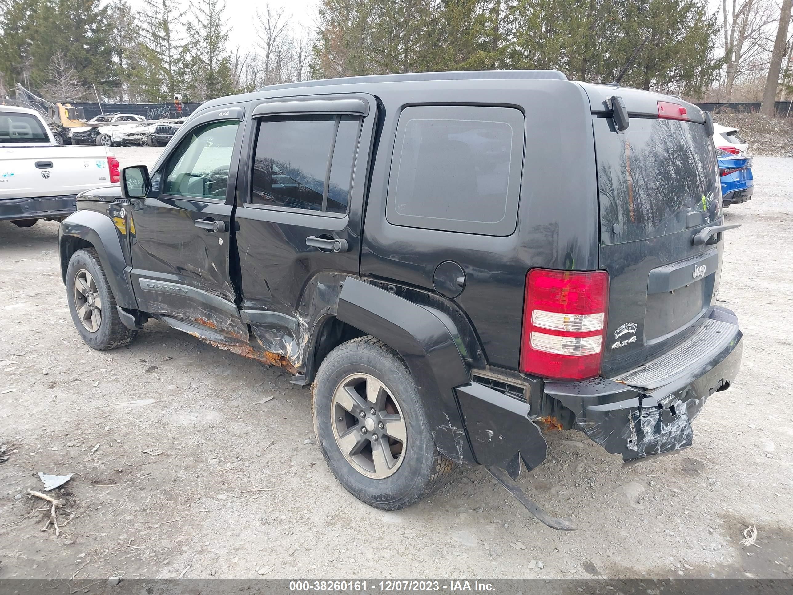 Photo 2 VIN: 1J8GN28K78W283371 - JEEP LIBERTY (NORTH AMERICA) 