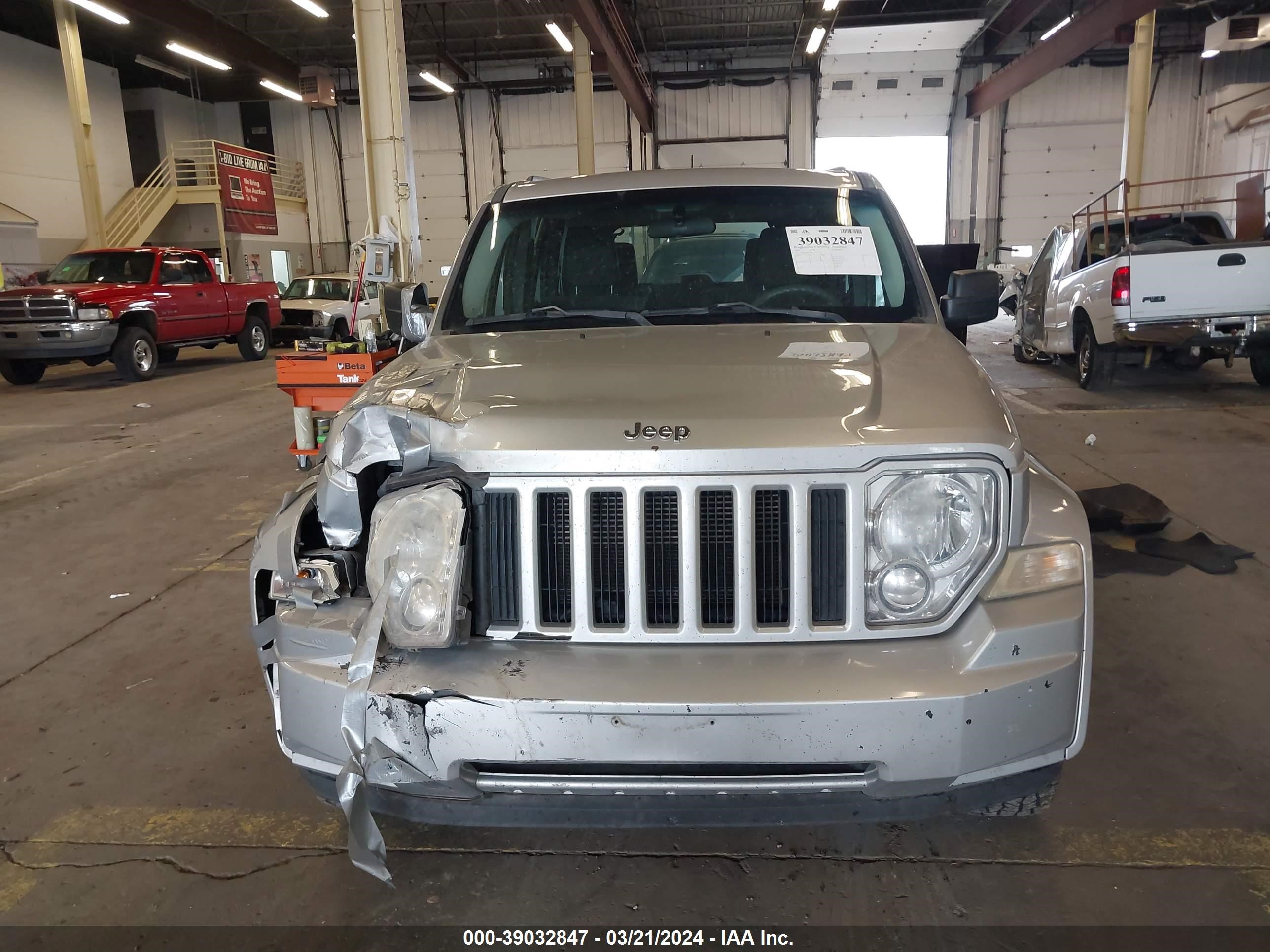 Photo 11 VIN: 1J8GN28K79W537307 - JEEP LIBERTY (NORTH AMERICA) 