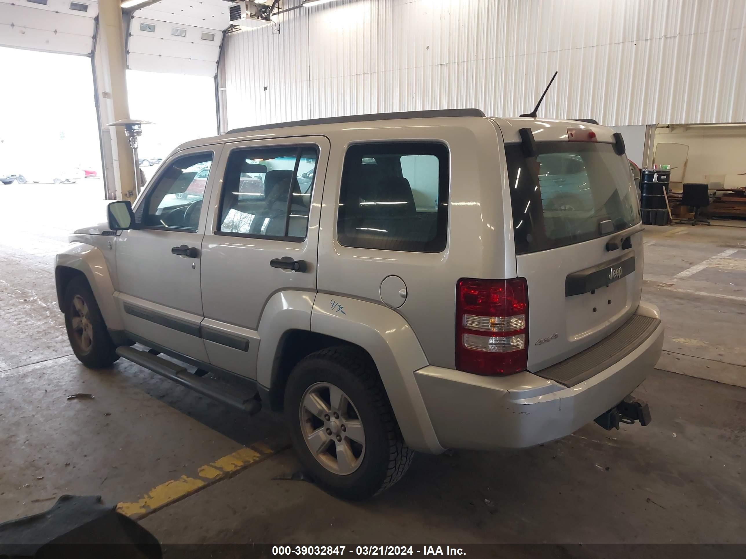 Photo 2 VIN: 1J8GN28K79W537307 - JEEP LIBERTY (NORTH AMERICA) 