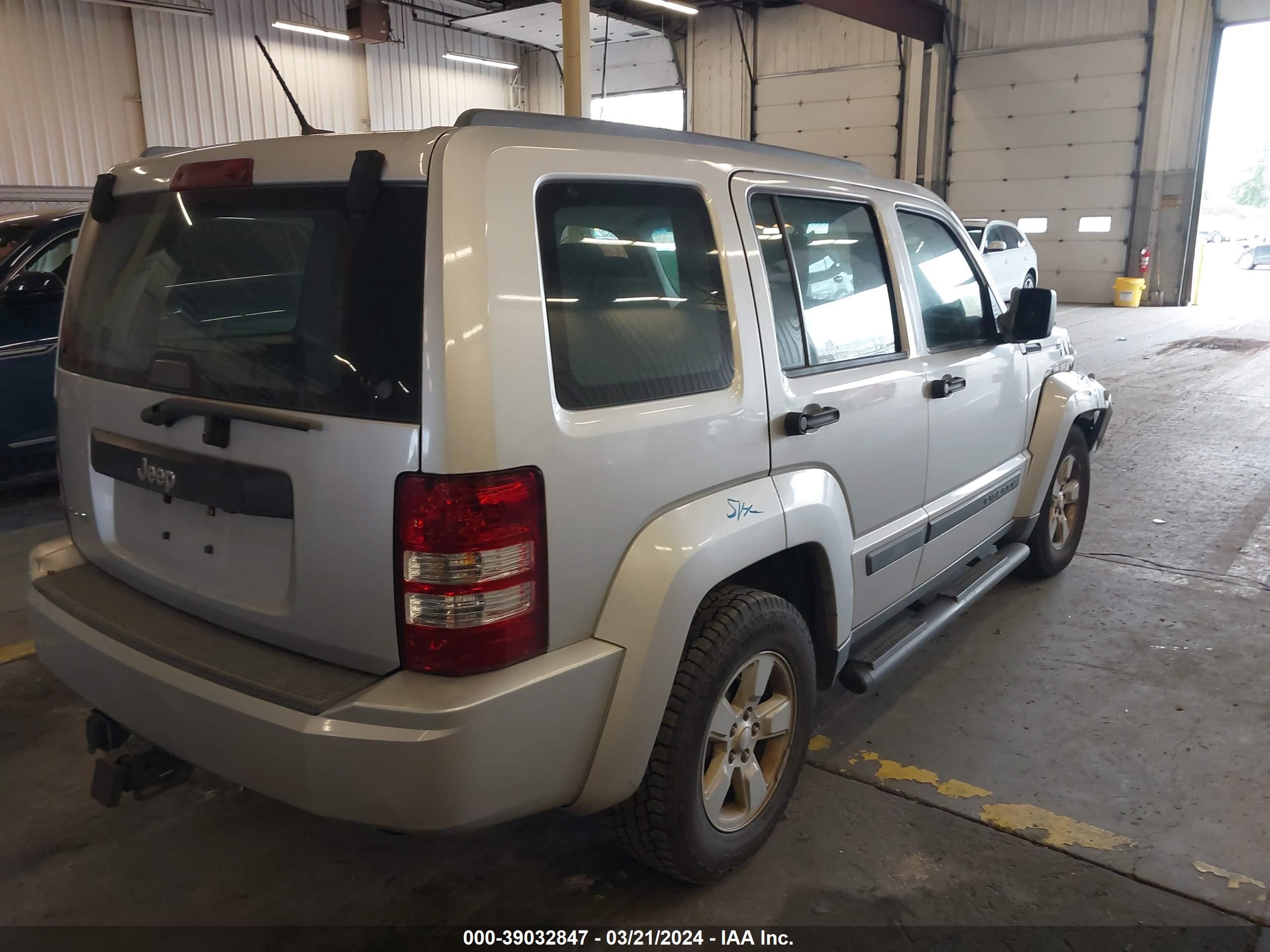 Photo 3 VIN: 1J8GN28K79W537307 - JEEP LIBERTY (NORTH AMERICA) 