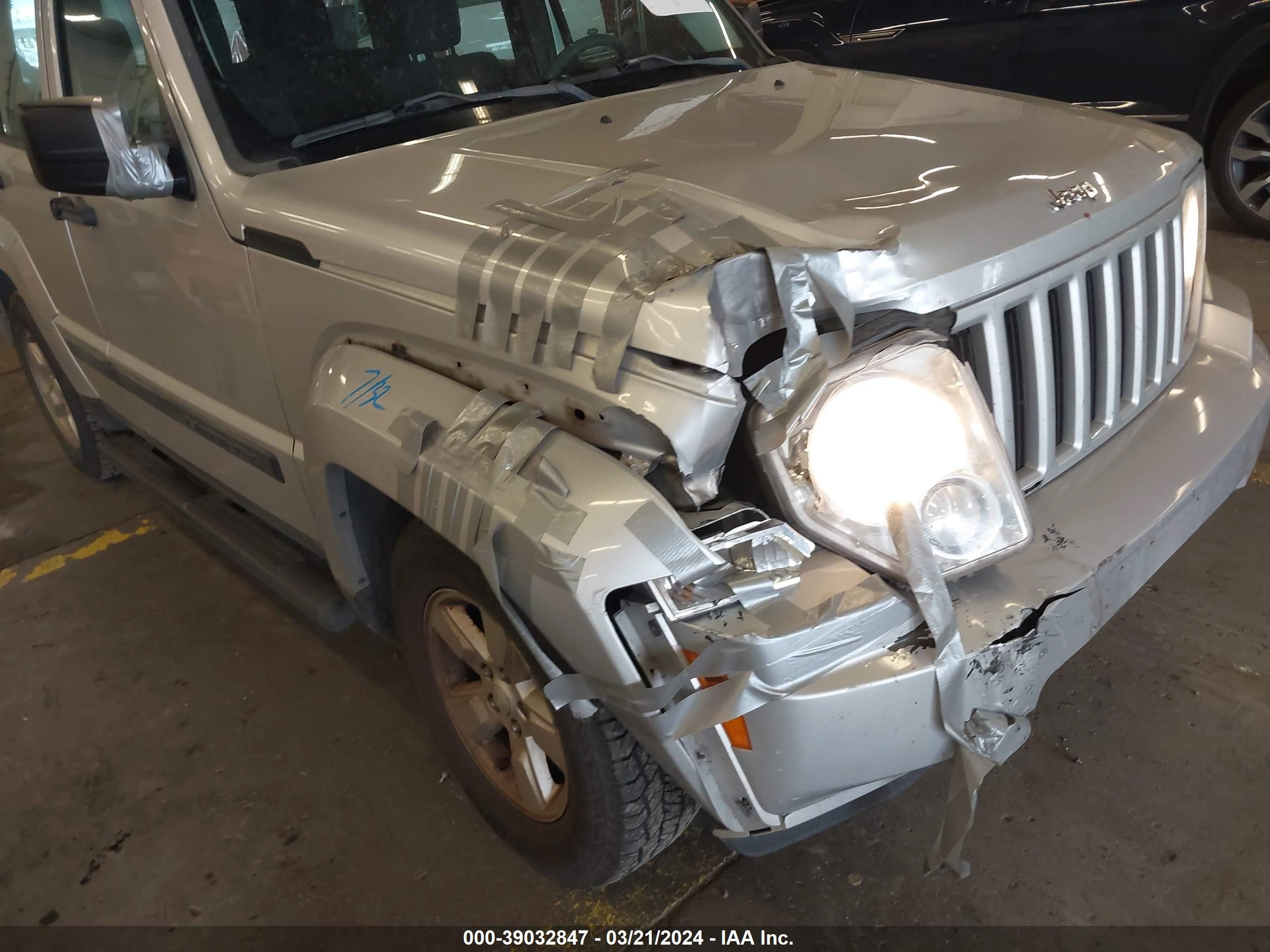 Photo 5 VIN: 1J8GN28K79W537307 - JEEP LIBERTY (NORTH AMERICA) 