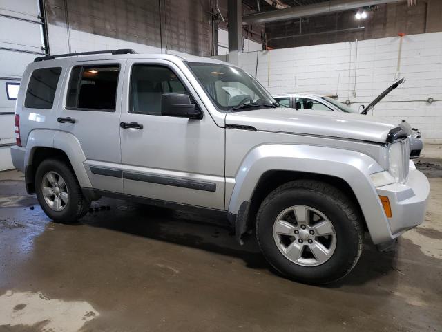 Photo 3 VIN: 1J8GN28K79W552745 - JEEP LIBERTY 