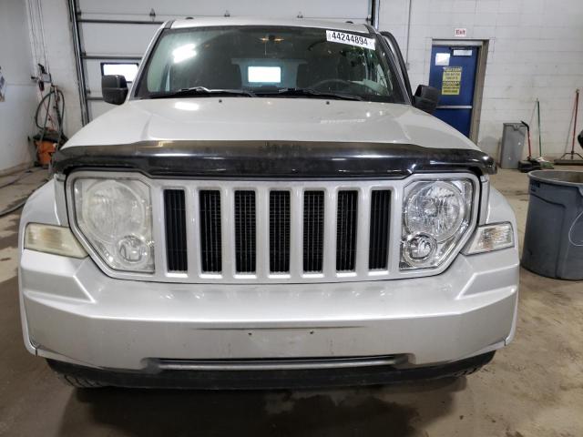 Photo 4 VIN: 1J8GN28K79W552745 - JEEP LIBERTY 