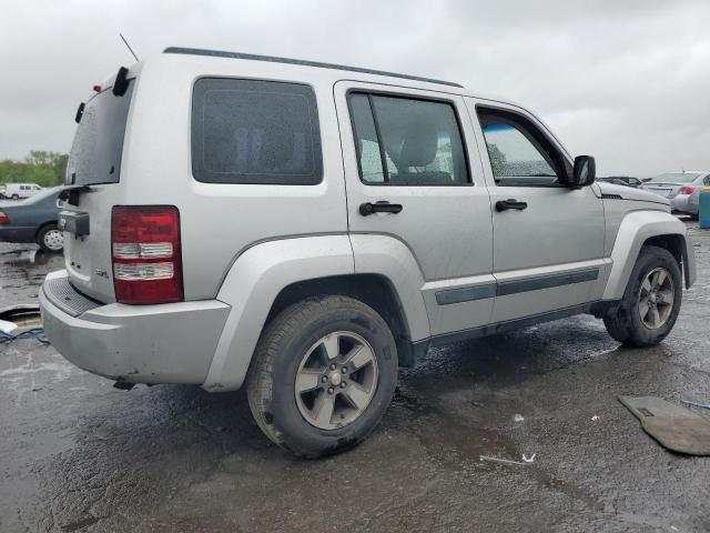 Photo 2 VIN: 1J8GN28K88W153616 - JEEP LIBERTY 