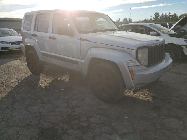 Photo 3 VIN: 1J8GN28K88W194182 - JEEP LIBERTY 