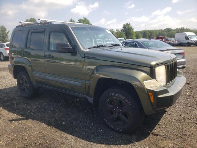 Photo 3 VIN: 1J8GN28K88W267244 - JEEP LIBERTY 