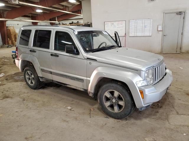 Photo 3 VIN: 1J8GN28K88W276543 - JEEP LIBERTY 