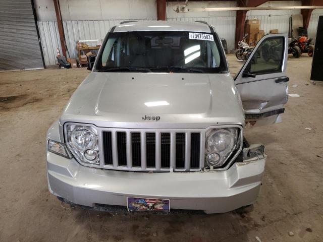 Photo 4 VIN: 1J8GN28K88W276543 - JEEP LIBERTY 