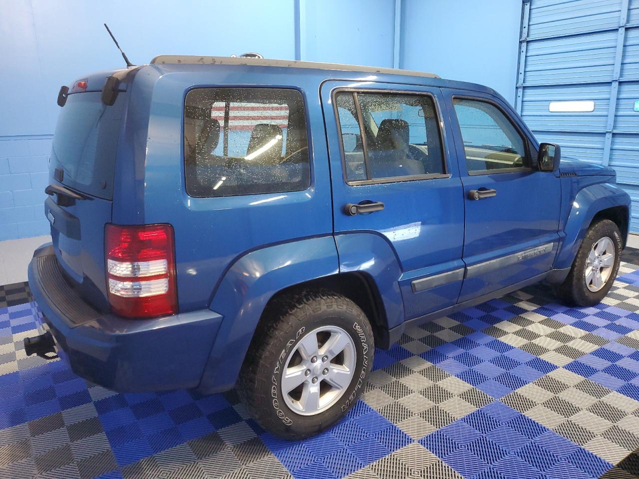 Photo 2 VIN: 1J8GN28K89W538935 - JEEP LIBERTY (NORTH AMERICA) 