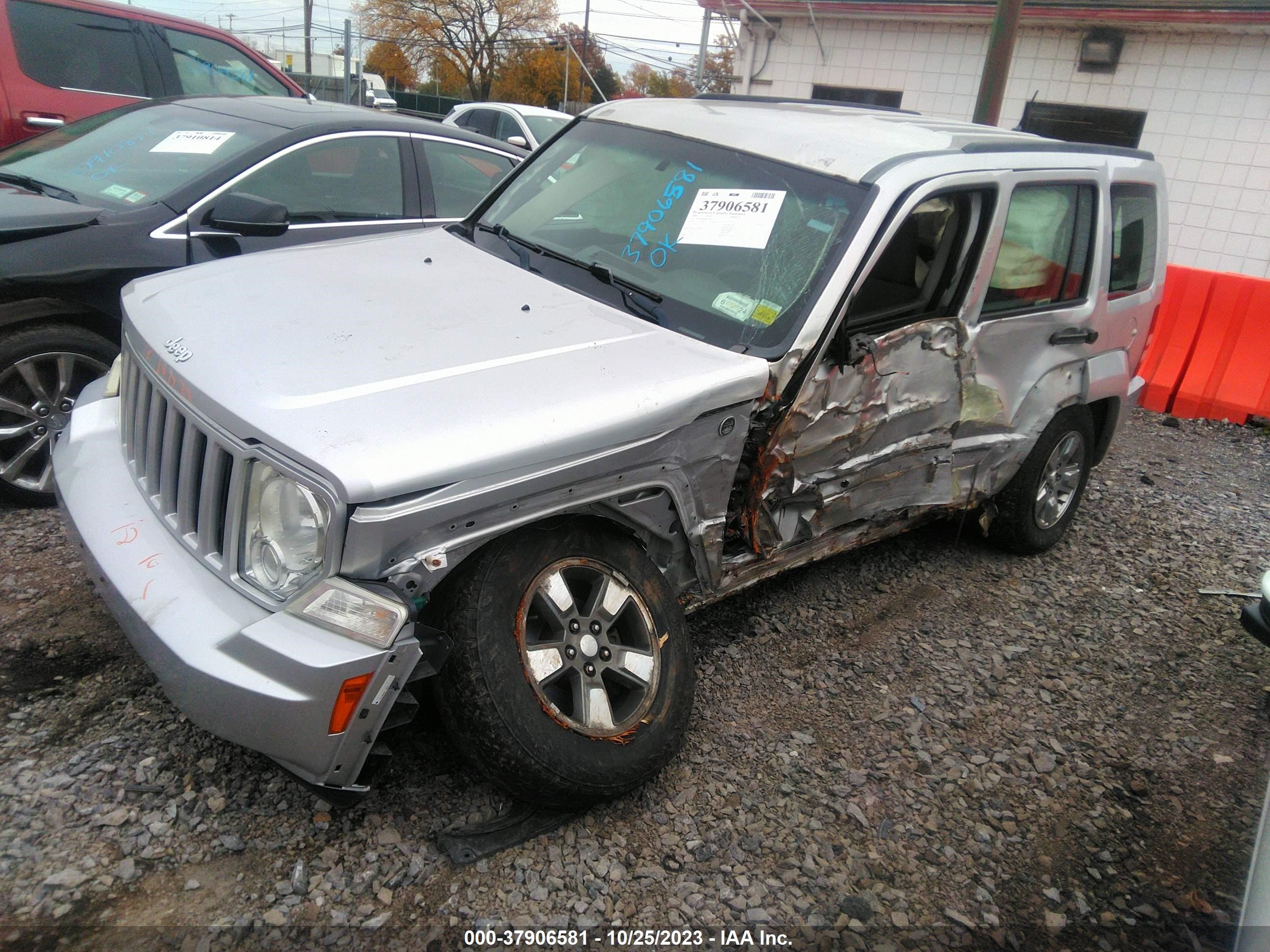 Photo 1 VIN: 1J8GN28K98W190075 - JEEP LIBERTY (NORTH AMERICA) 