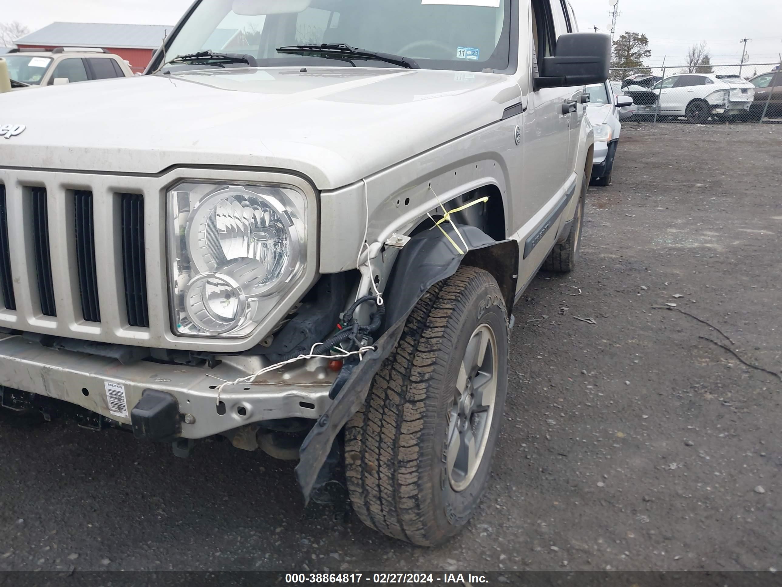 Photo 5 VIN: 1J8GN28K98W193395 - JEEP LIBERTY (NORTH AMERICA) 