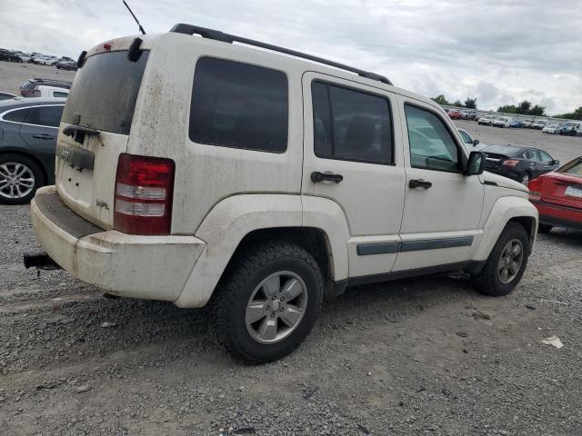 Photo 2 VIN: 1J8GN28K98W207733 - JEEP LIBERTY 