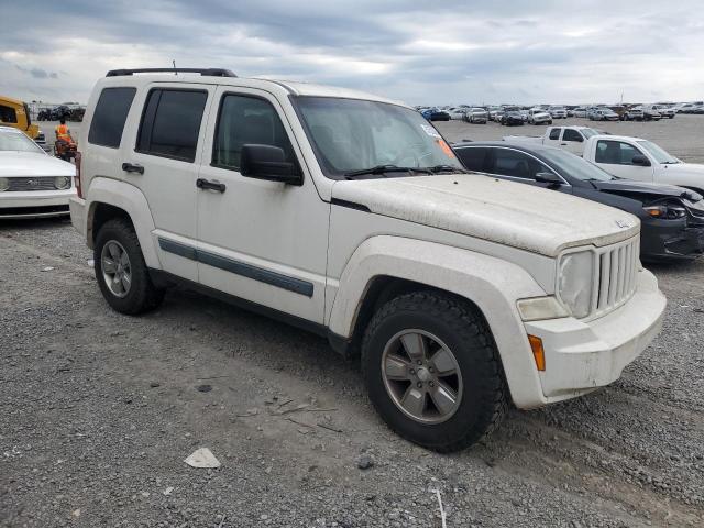 Photo 3 VIN: 1J8GN28K98W207733 - JEEP LIBERTY 