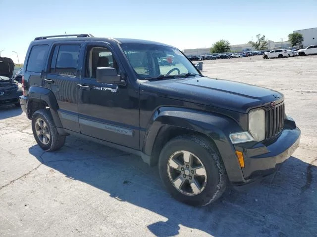 Photo 3 VIN: 1J8GN28K98W225388 - JEEP LIBERTY SP 