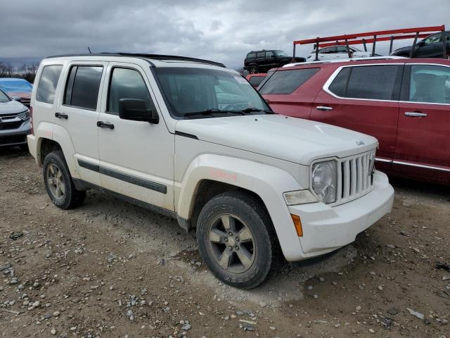 Photo 3 VIN: 1J8GN28K98W278589 - JEEP LIBERTY 