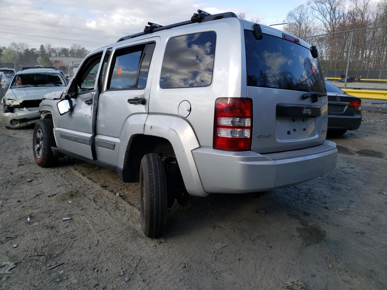 Photo 1 VIN: 1J8GN28KX8W107673 - JEEP LIBERTY (NORTH AMERICA) 