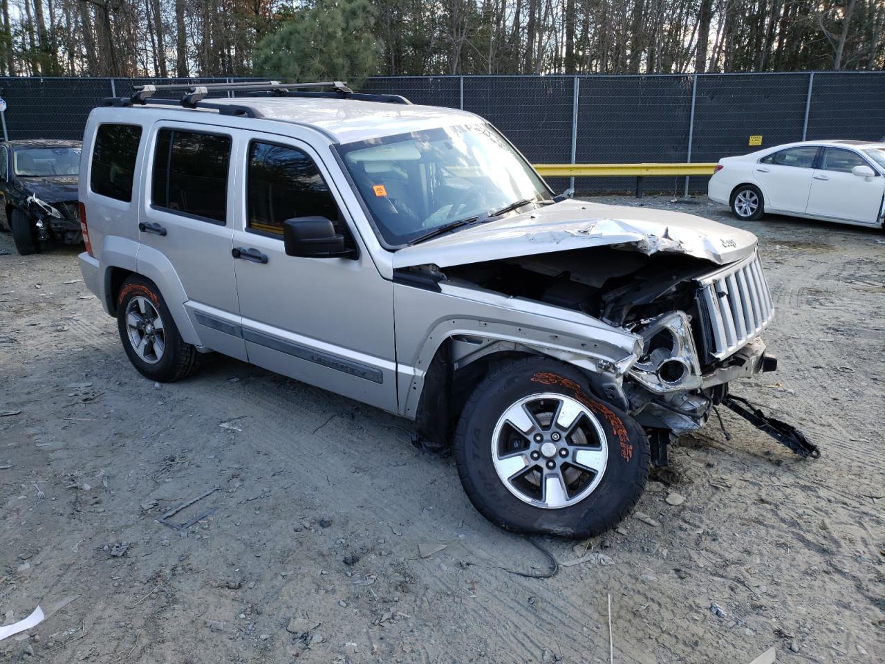 Photo 3 VIN: 1J8GN28KX8W107673 - JEEP LIBERTY (NORTH AMERICA) 