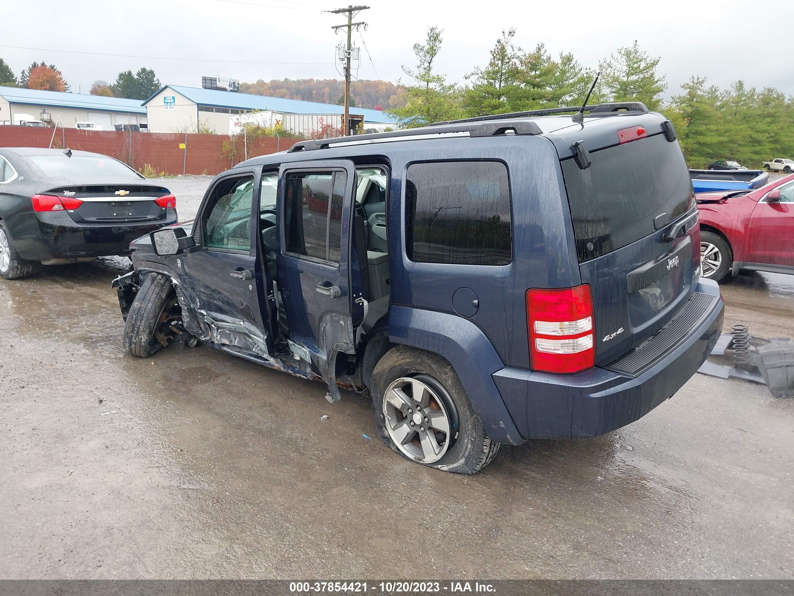 Photo 2 VIN: 1J8GN28KX8W116518 - JEEP LIBERTY (NORTH AMERICA) 