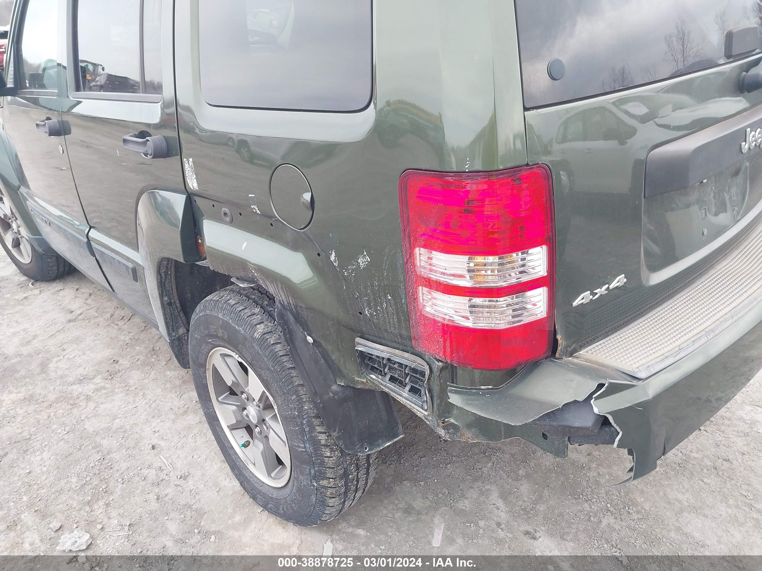 Photo 12 VIN: 1J8GN28KX8W183149 - JEEP LIBERTY (NORTH AMERICA) 