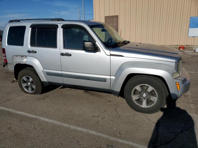 Photo 3 VIN: 1J8GN28KX8W185970 - JEEP LIBERTY 