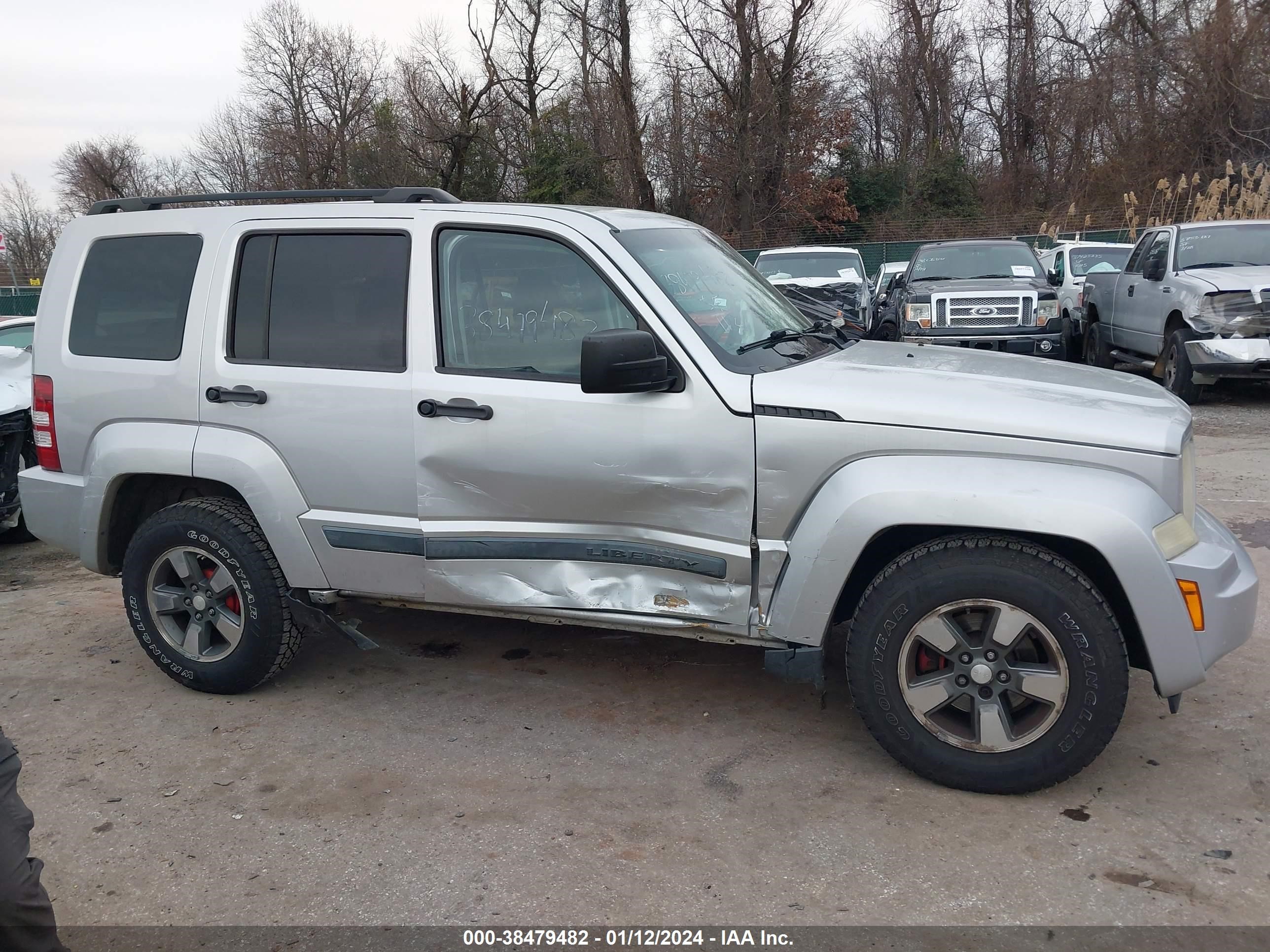 Photo 13 VIN: 1J8GN28KX8W282960 - JEEP LIBERTY (NORTH AMERICA) 