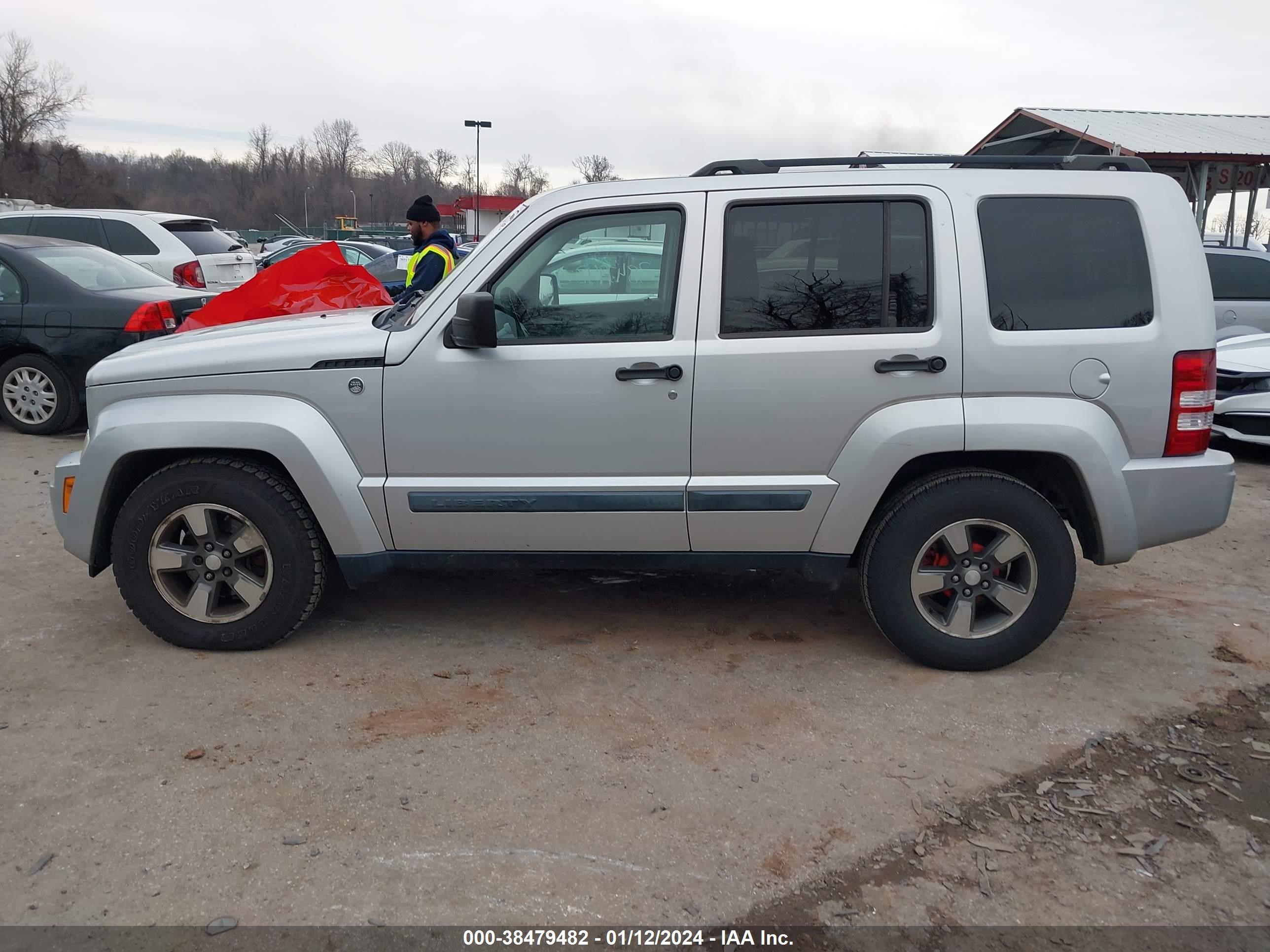 Photo 14 VIN: 1J8GN28KX8W282960 - JEEP LIBERTY (NORTH AMERICA) 