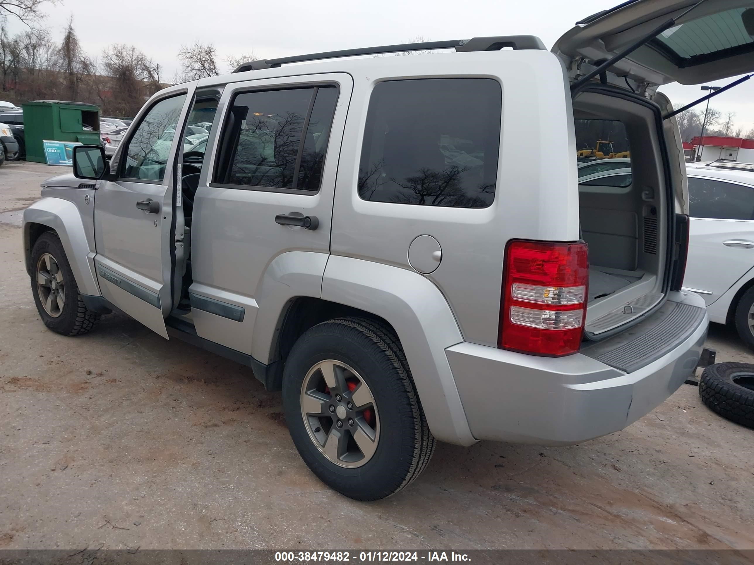 Photo 2 VIN: 1J8GN28KX8W282960 - JEEP LIBERTY (NORTH AMERICA) 