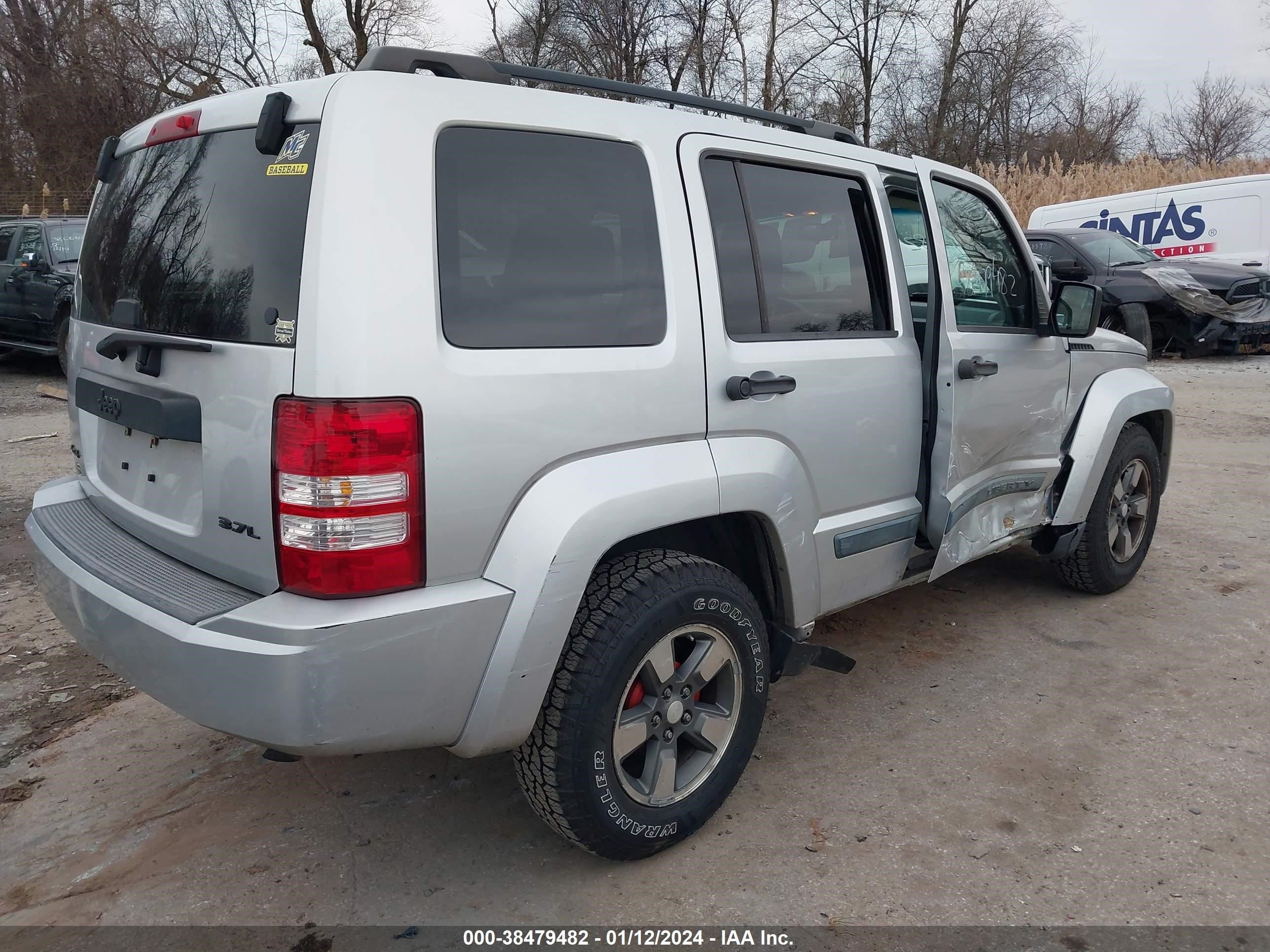 Photo 3 VIN: 1J8GN28KX8W282960 - JEEP LIBERTY (NORTH AMERICA) 