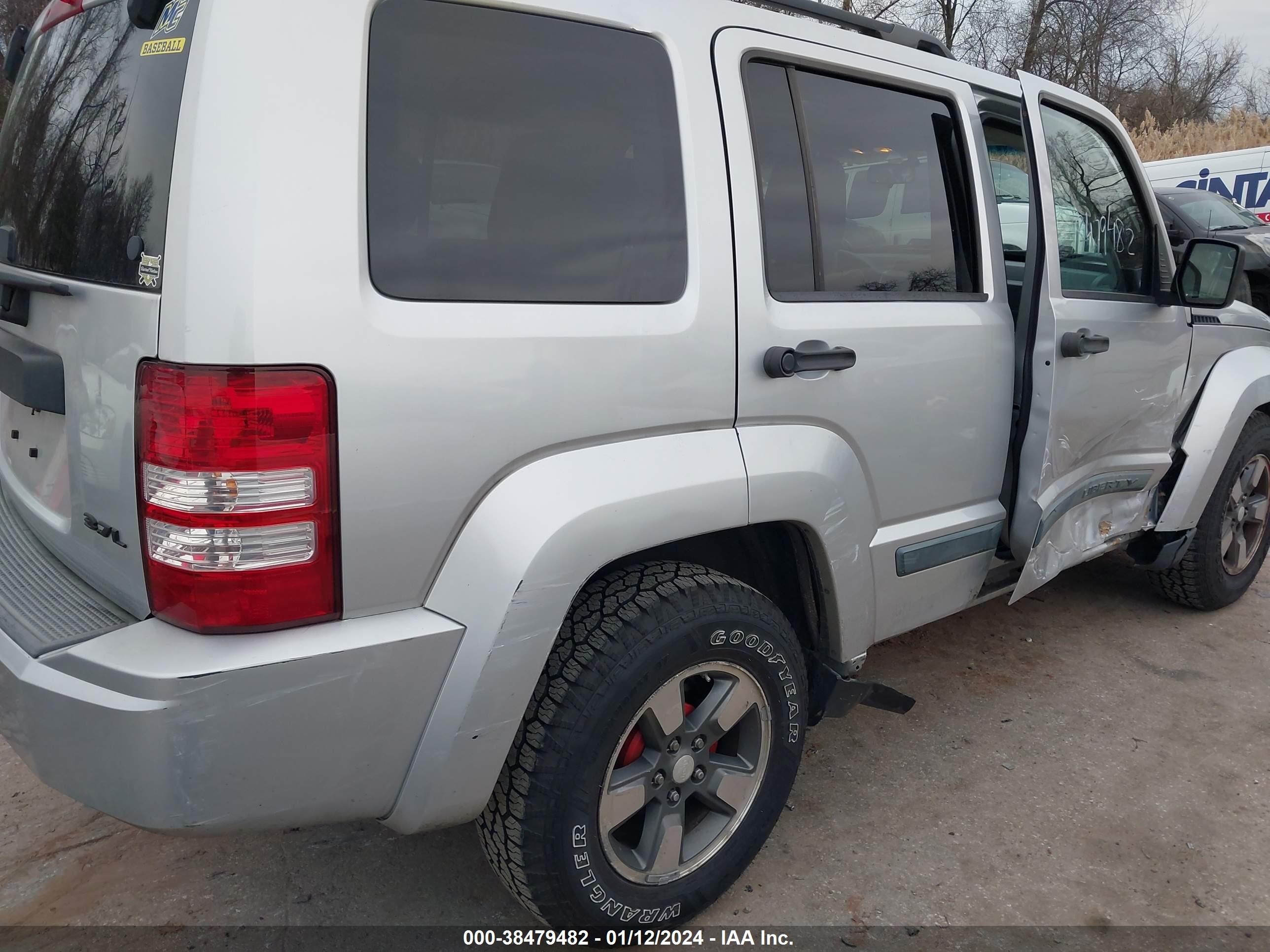 Photo 5 VIN: 1J8GN28KX8W282960 - JEEP LIBERTY (NORTH AMERICA) 