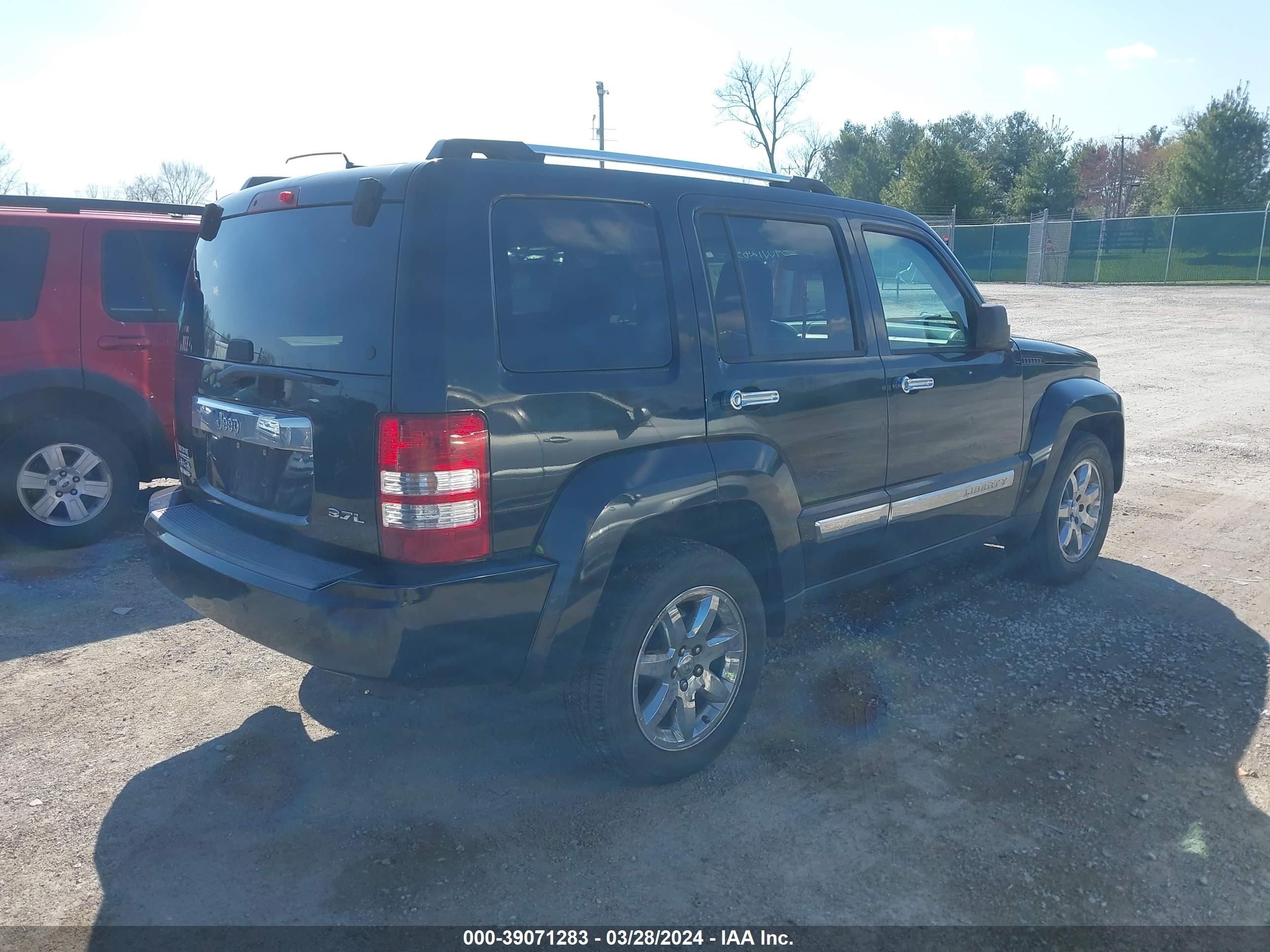 Photo 3 VIN: 1J8GN58K48W119366 - JEEP LIBERTY (NORTH AMERICA) 