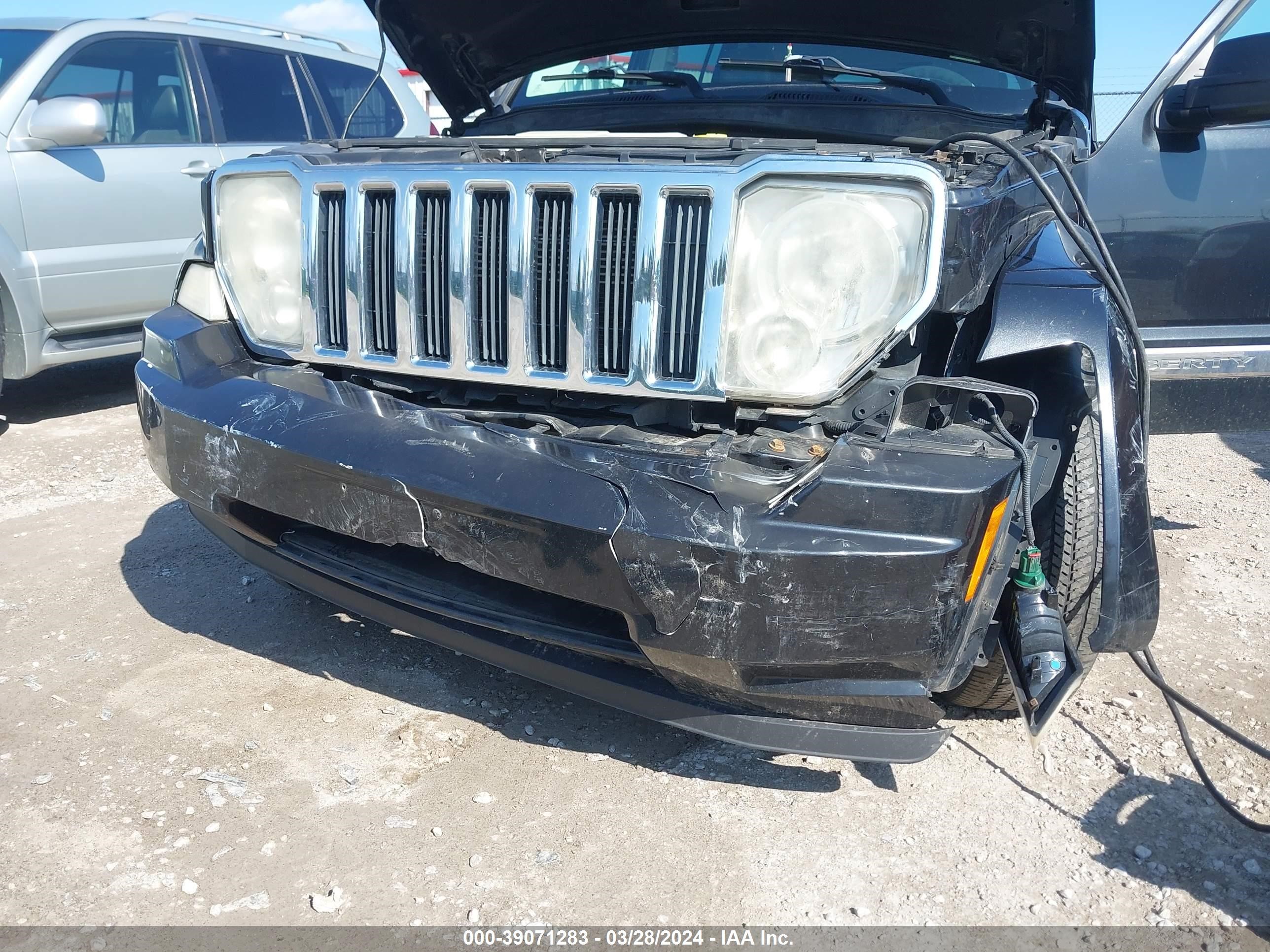 Photo 5 VIN: 1J8GN58K48W119366 - JEEP LIBERTY (NORTH AMERICA) 