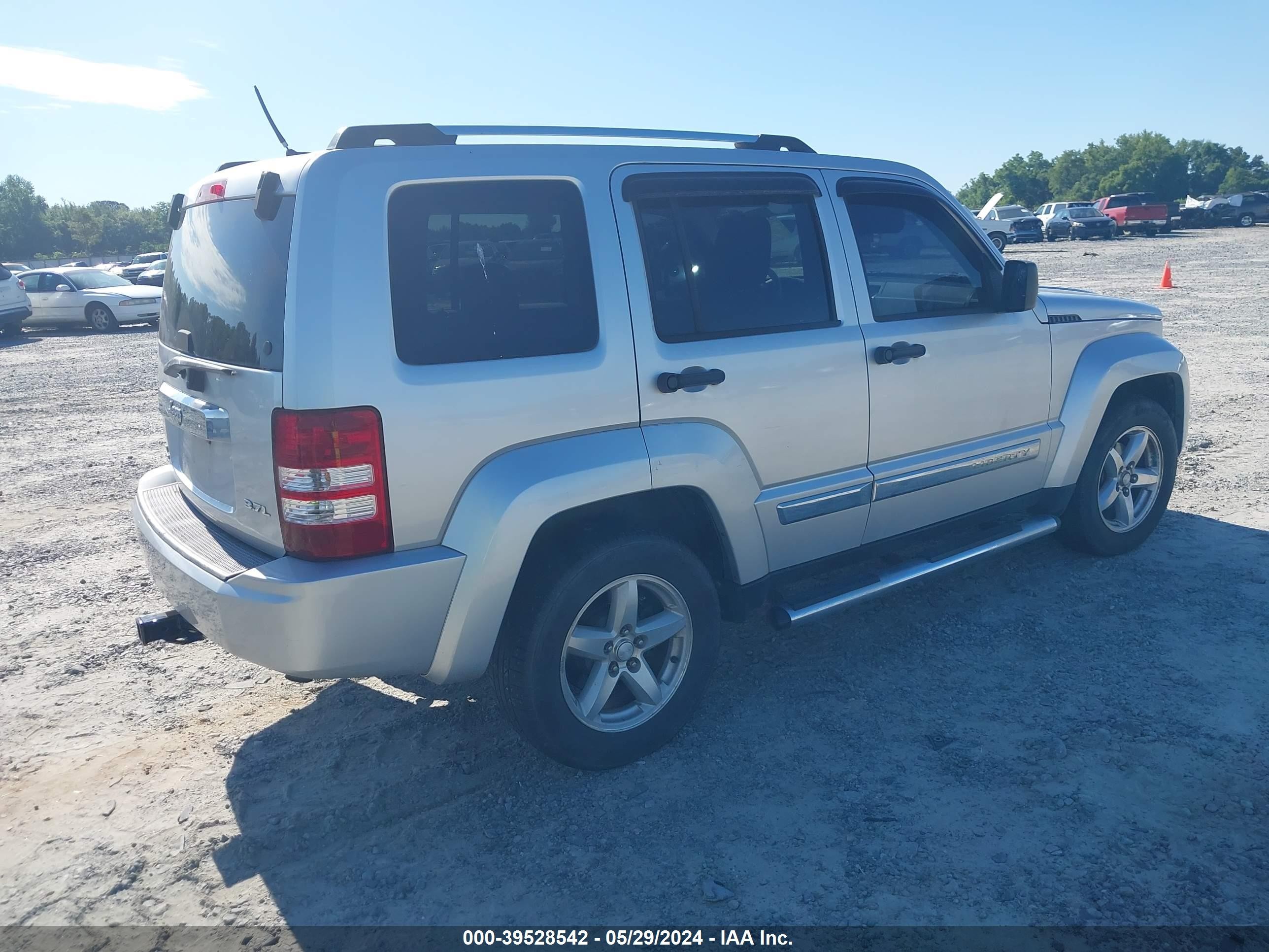 Photo 3 VIN: 1J8GN58K48W204191 - JEEP LIBERTY (NORTH AMERICA) 