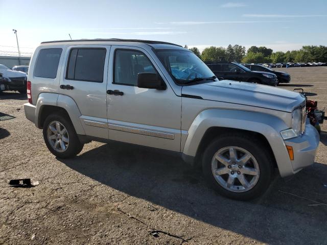 Photo 3 VIN: 1J8GN58K68W272301 - JEEP LIBERTY 