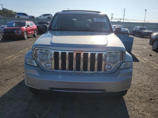 Photo 4 VIN: 1J8GN58K68W272301 - JEEP LIBERTY 