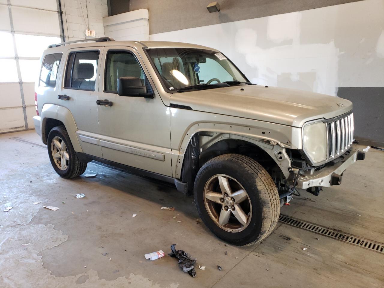 Photo 3 VIN: 1J8GN58K78W159991 - JEEP LIBERTY (NORTH AMERICA) 