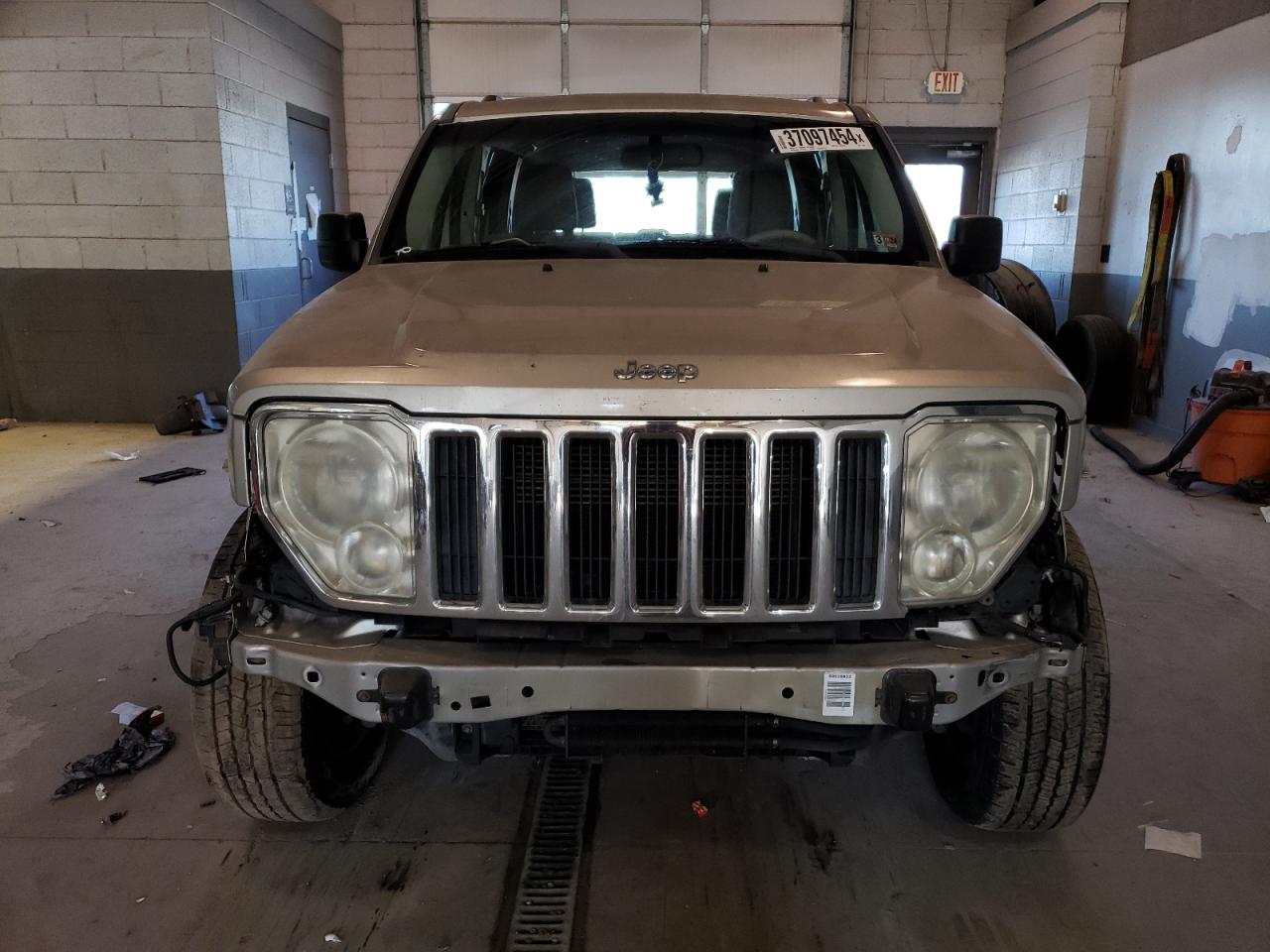 Photo 4 VIN: 1J8GN58K78W159991 - JEEP LIBERTY (NORTH AMERICA) 