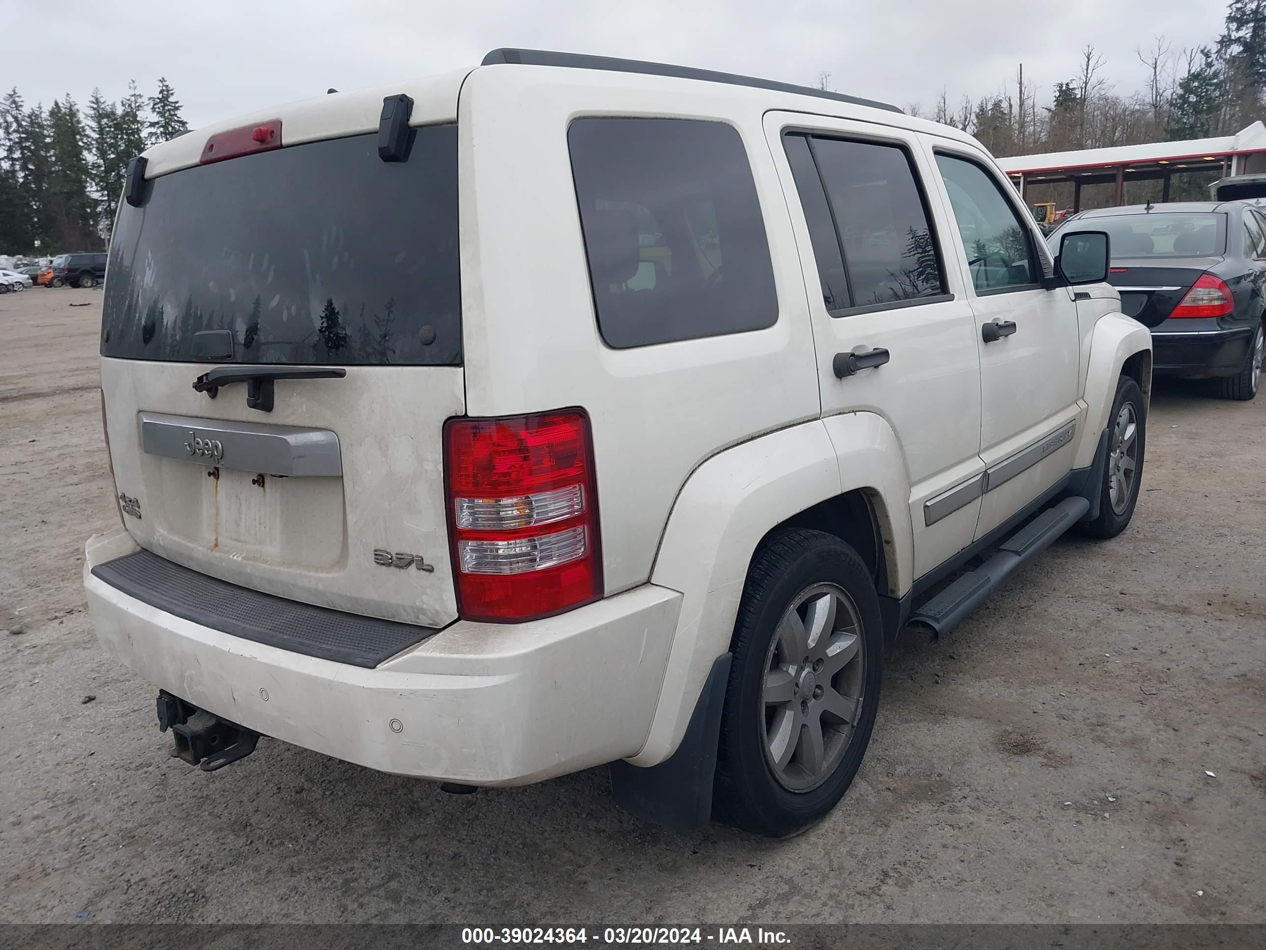 Photo 3 VIN: 1J8GN58KX8W279171 - JEEP LIBERTY (NORTH AMERICA) 