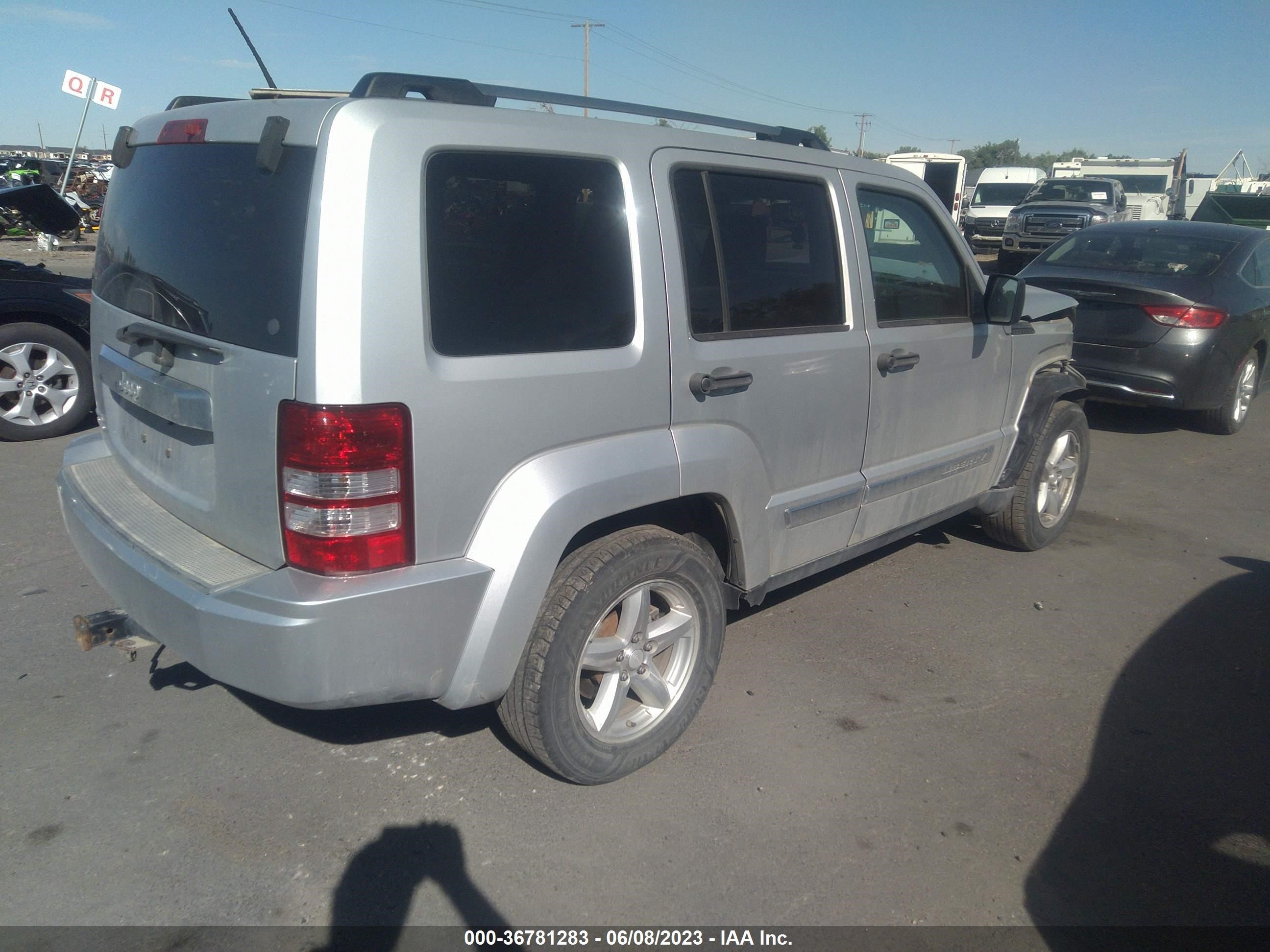 Photo 3 VIN: 1J8GN58KX9W512287 - JEEP LIBERTY (NORTH AMERICA) 