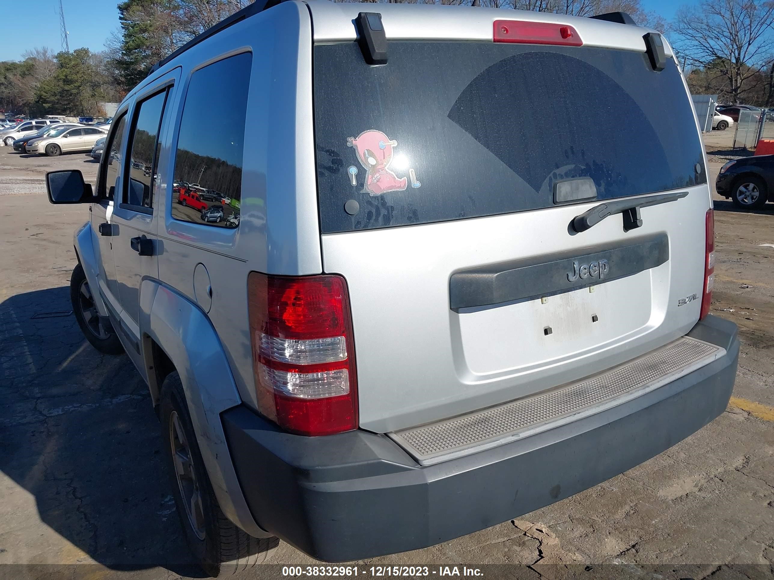 Photo 2 VIN: 1J8GP28K08W172994 - JEEP LIBERTY (NORTH AMERICA) 